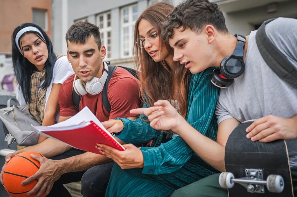 El estoicismo es valioso para los jóvenes, ya que proporciona herramientas para hacer frente a las situaciones de su vida académica y personal.