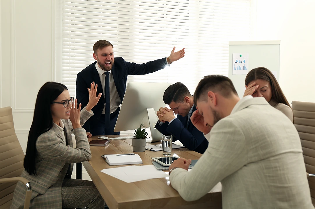 ¿Qué es un trabajo tóxico? Es aquel que genera altos niveles de estrés sostenido, miedo, agotamiento o frustración profunda.