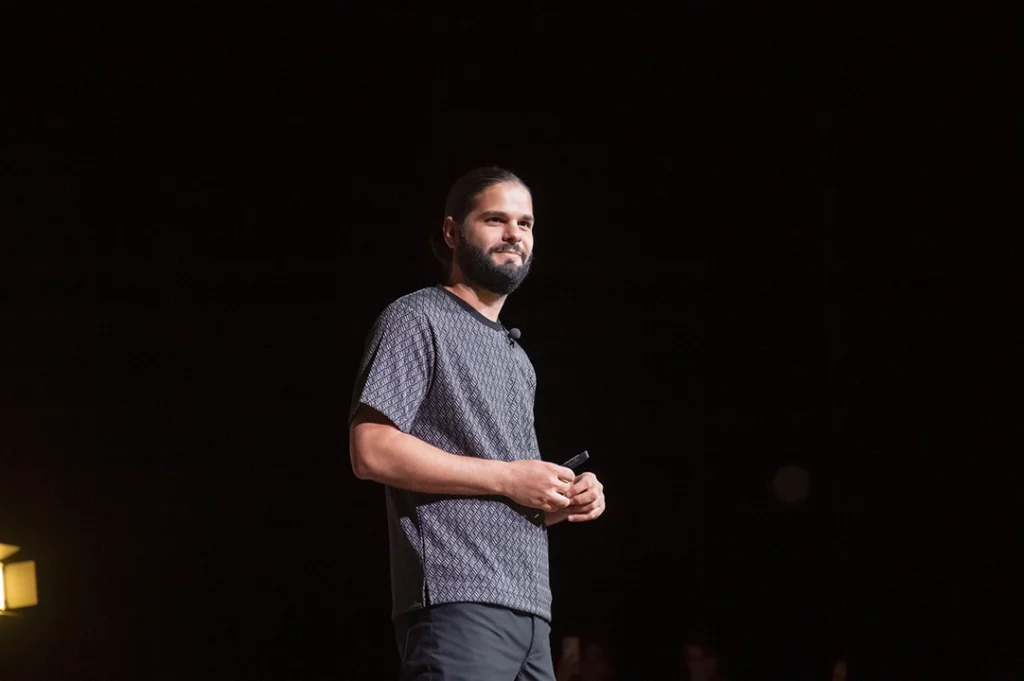 Conferencia de Farid Dieck en Humanitas, llena de reflexiones.