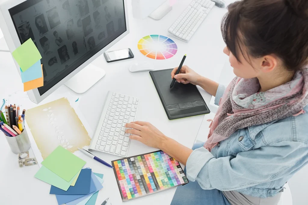 ¿En qué consiste la carrera de Diseño Gráfico? En aportar a la sociedad el desarrollo de una comunicación gráfica responsable y efectiva.