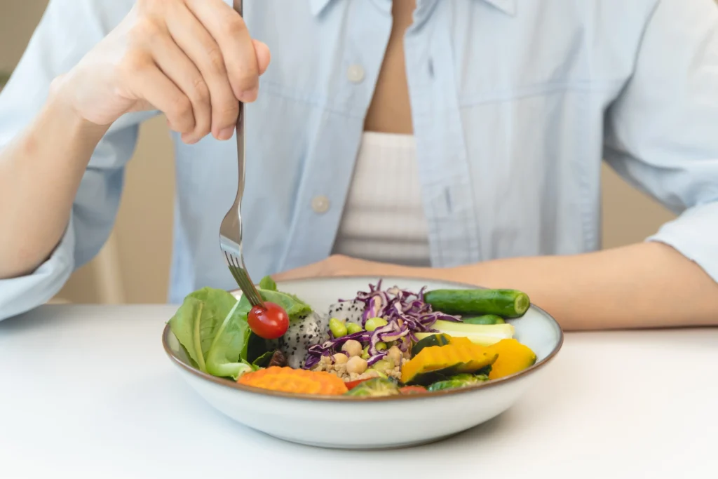 Al variar todo tipo de alimentos, incluso procesados, se consigue una dieta balanceada y nutritiva.
