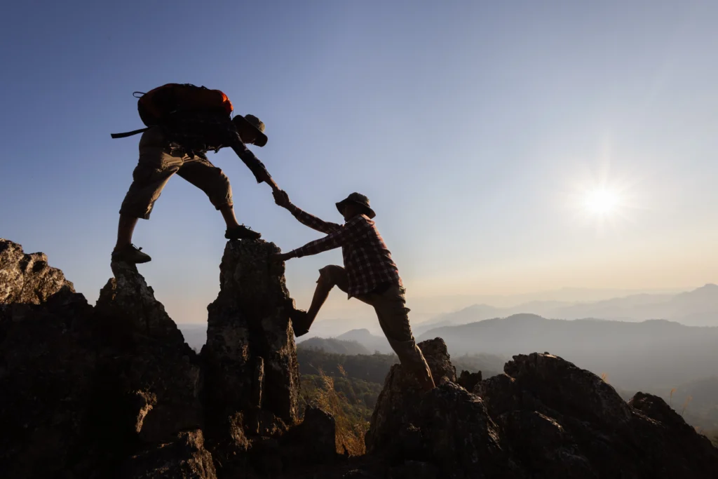 Es más fácil mantener la motivación en compañía de personas que tienen metas en común contigo.
