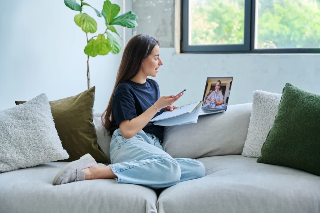 Tras la pandemia, la psicoterapia se adaptó al formato online, sobre todo por el aumento de trastornos depresivos y de ansiedad.