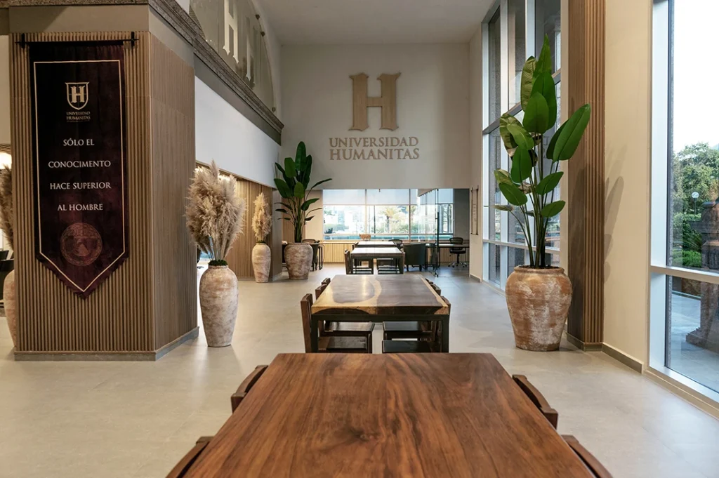 Universidad Humanitas se distingue por ofrecer flexibilidad, crecimiento profesional, oferta académica e infraestructura.