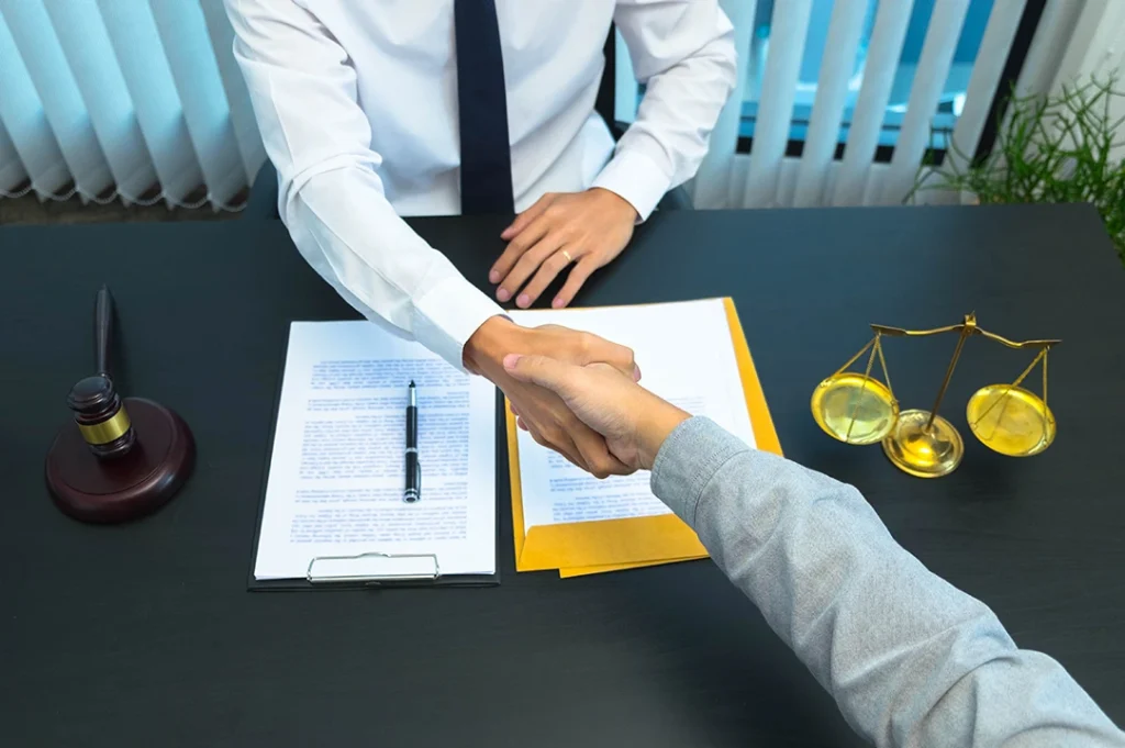 Las características del Derecho mercantil abarcan todos los aspectos comerciales.