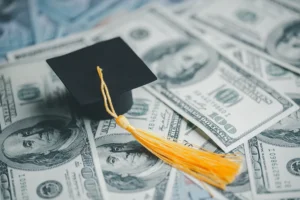 Enlistamos consejos de finanzas para universitarios que no son convencionales.