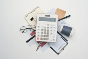 ¿Sabes cuánto gana un contador público? Descubre los salarios actuales, especializaciones y el valor ético de esta carrera.