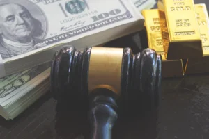 El Derecho mercantil regula el comercio que se da entre personas.