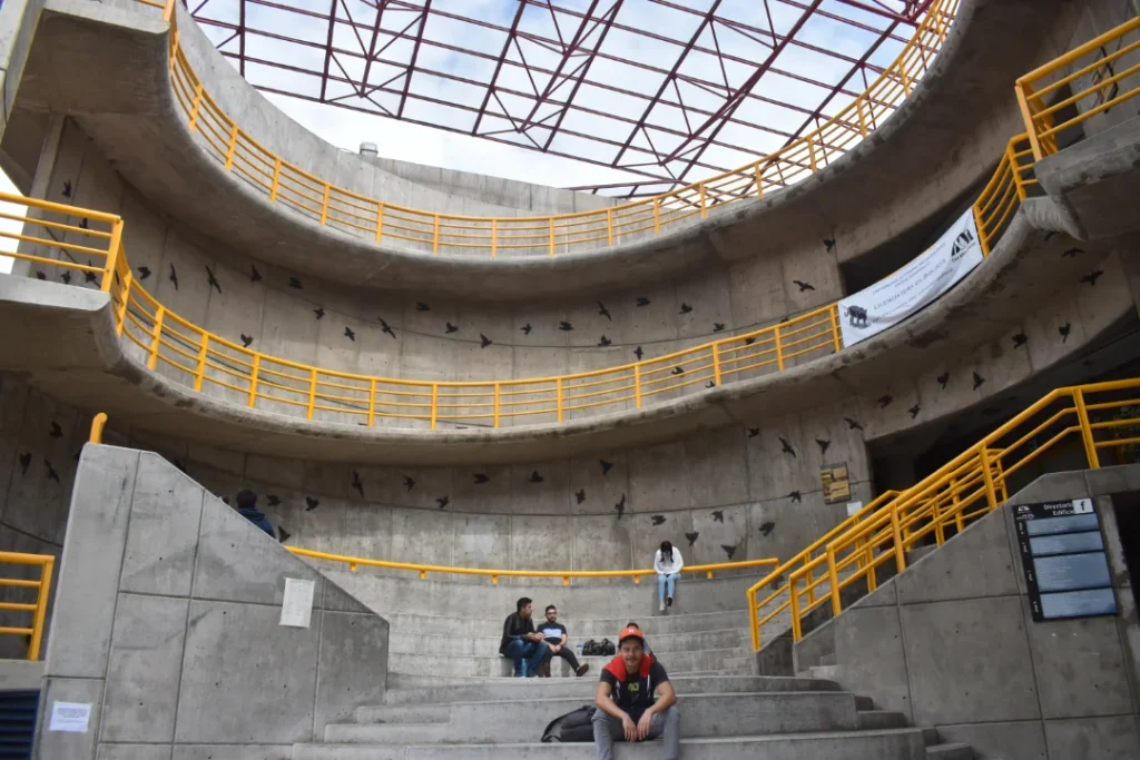 UAM Xochimilco con arquitectura representativa del campus.