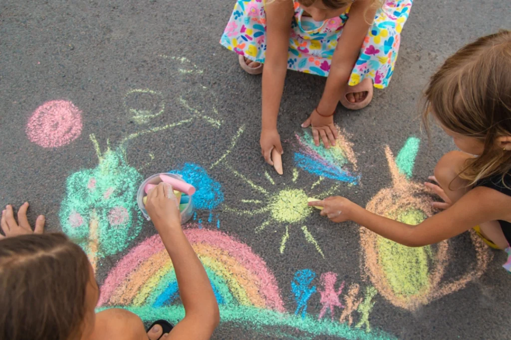 Ilustración educativa sobre las etapas del desarrollo infantil según Jean Piaget.