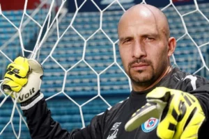Desde sus inicios con Cruz Azul hasta sus últimos años como referente de Pachuca, el Conejo Pérez dejó huella gracias a su disciplina y liderazgo.
