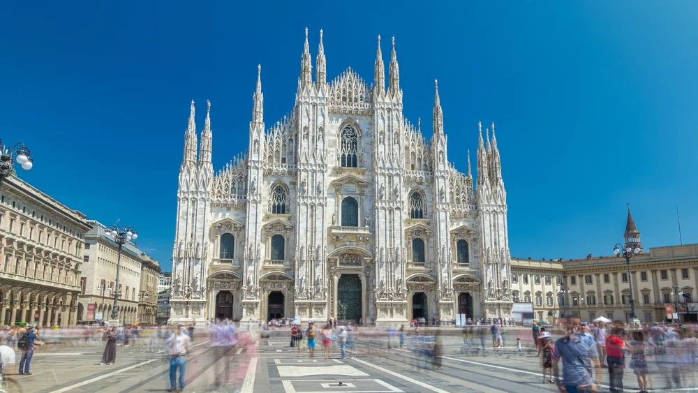 El Duomo di Milano es la catedral gótica más grande de Italia.