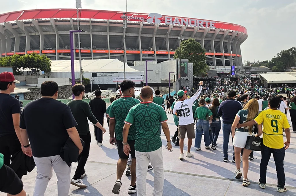 El ambiente en el partido México vs Sudáfrica tuvo momentos álgidos.