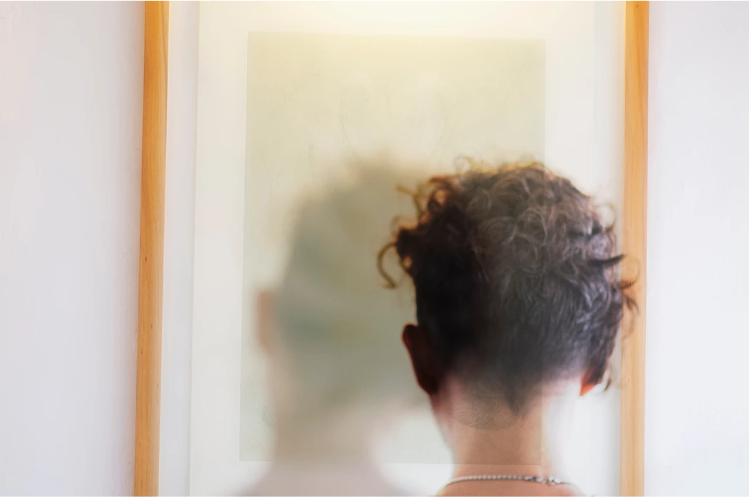 Disociar es un mecanismo mental de desconexión entre pensamientos, memoria, identidad y percepción de la realidad.