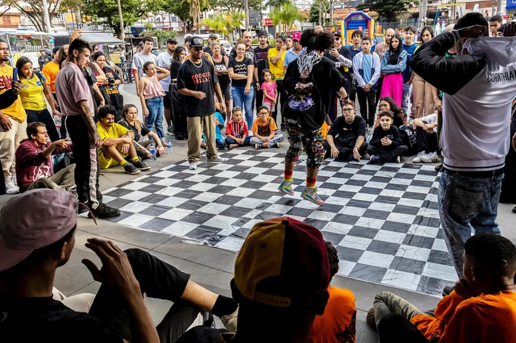 Farmear aura en la actualidad es una batalla entre jóvenes ante un público.