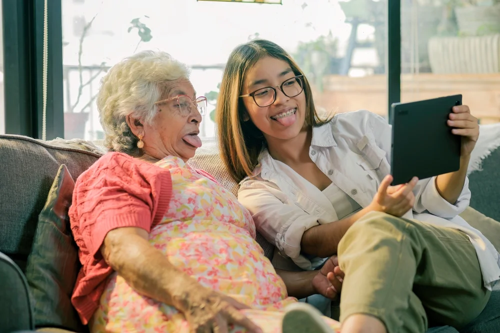 Los abuelos y abuelas no pueden ser responsables del cuidado total de sus nietos; los padres deben ser los principales protectores.