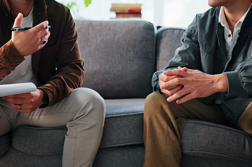 Los psicopedagogos y personal de salud mental son los perfiles idóneos para cursarlo.