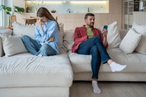 Cuando en una relación hay conductas que lastiman la autoestima de la pareja, es necesario revisar si se está con un narcisista.