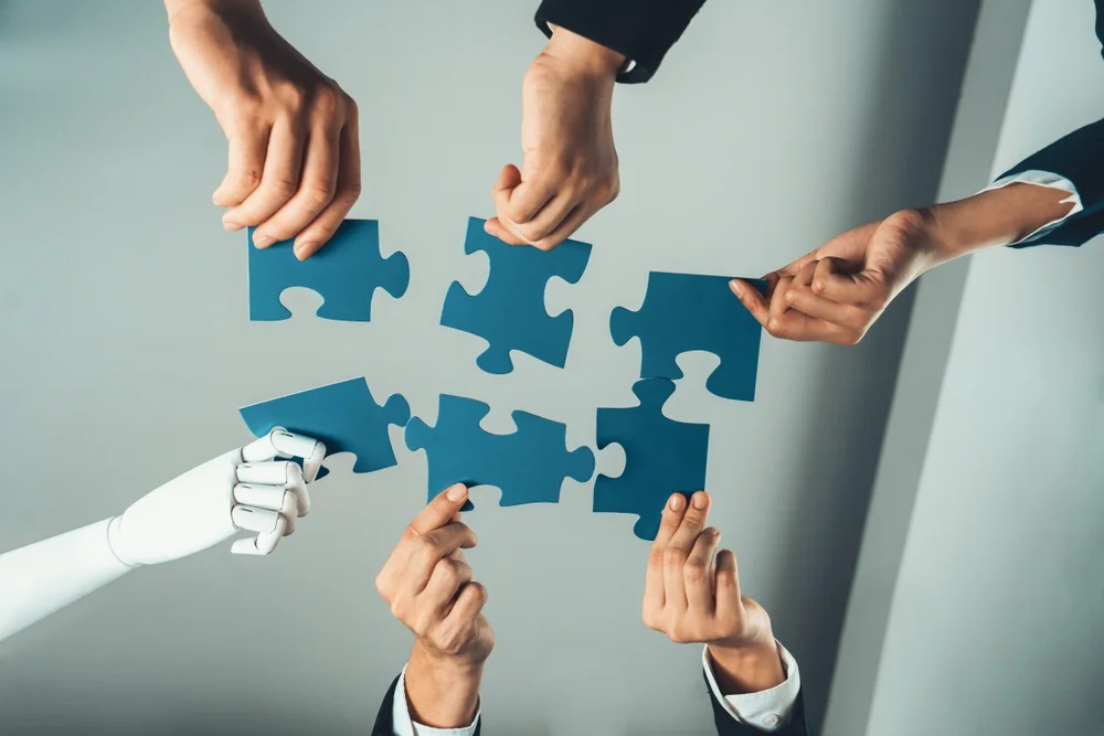 La IA ayuda a generar ideas y elimina tareas repetitivas.