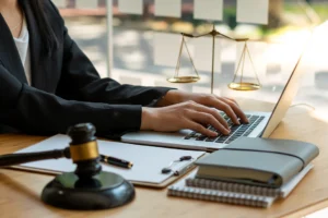 Los principios del derecho penal establecen límites al poder del Estado para sancionar delitos.