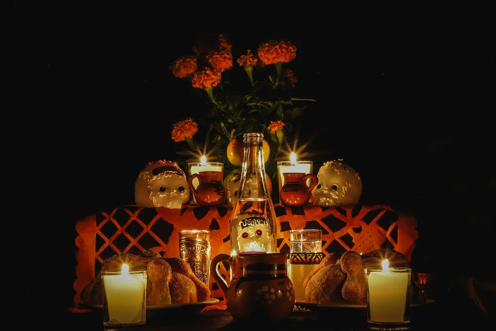 Las ofrendas comienzan el 27 de octubre, con la llegada de las almas de los animales de compañía.