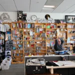 En el Tiny Desk se han escuchado las voces más representativas de la música internacional y, con ellas, historias que trascienden el entretenimiento.