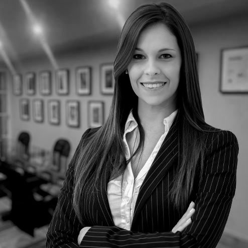 Mujer con doctorado en Alta Dirección Universidad Humanitas