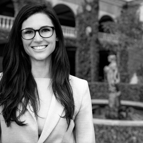 Mujer con doctorado en Educación Universidad Humanitas